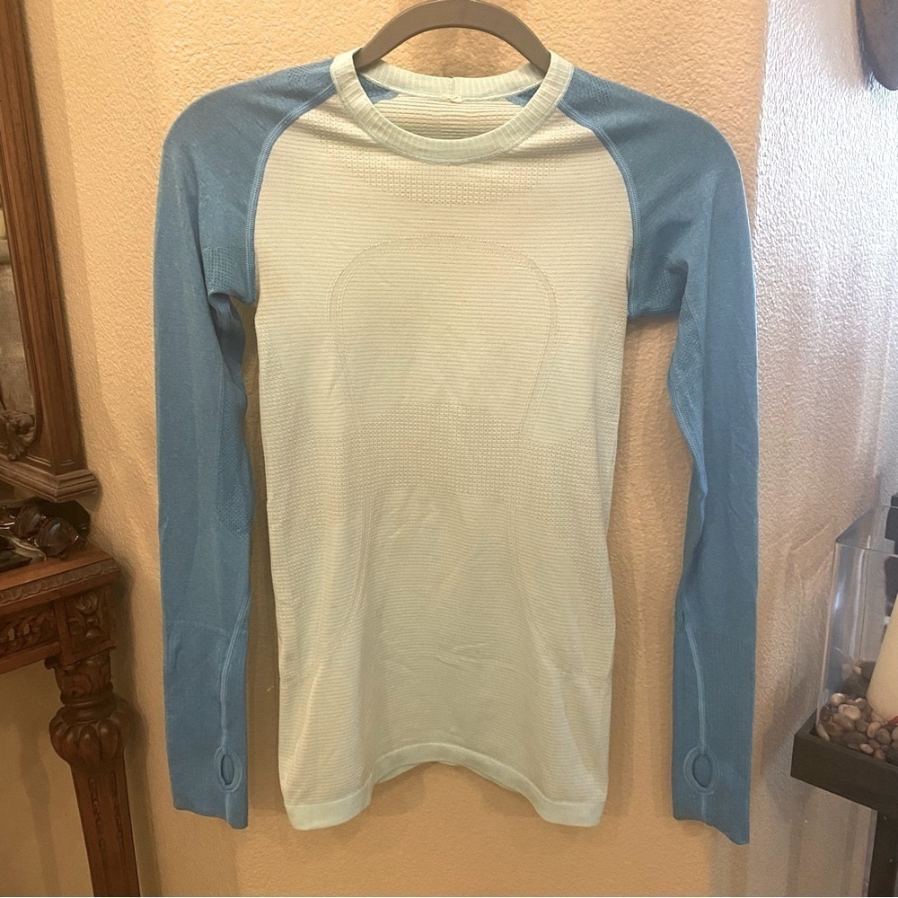 LULULEMON Women Swiftly Tech 2-Tone Blue Long Sleeve Athletic Top Size 4